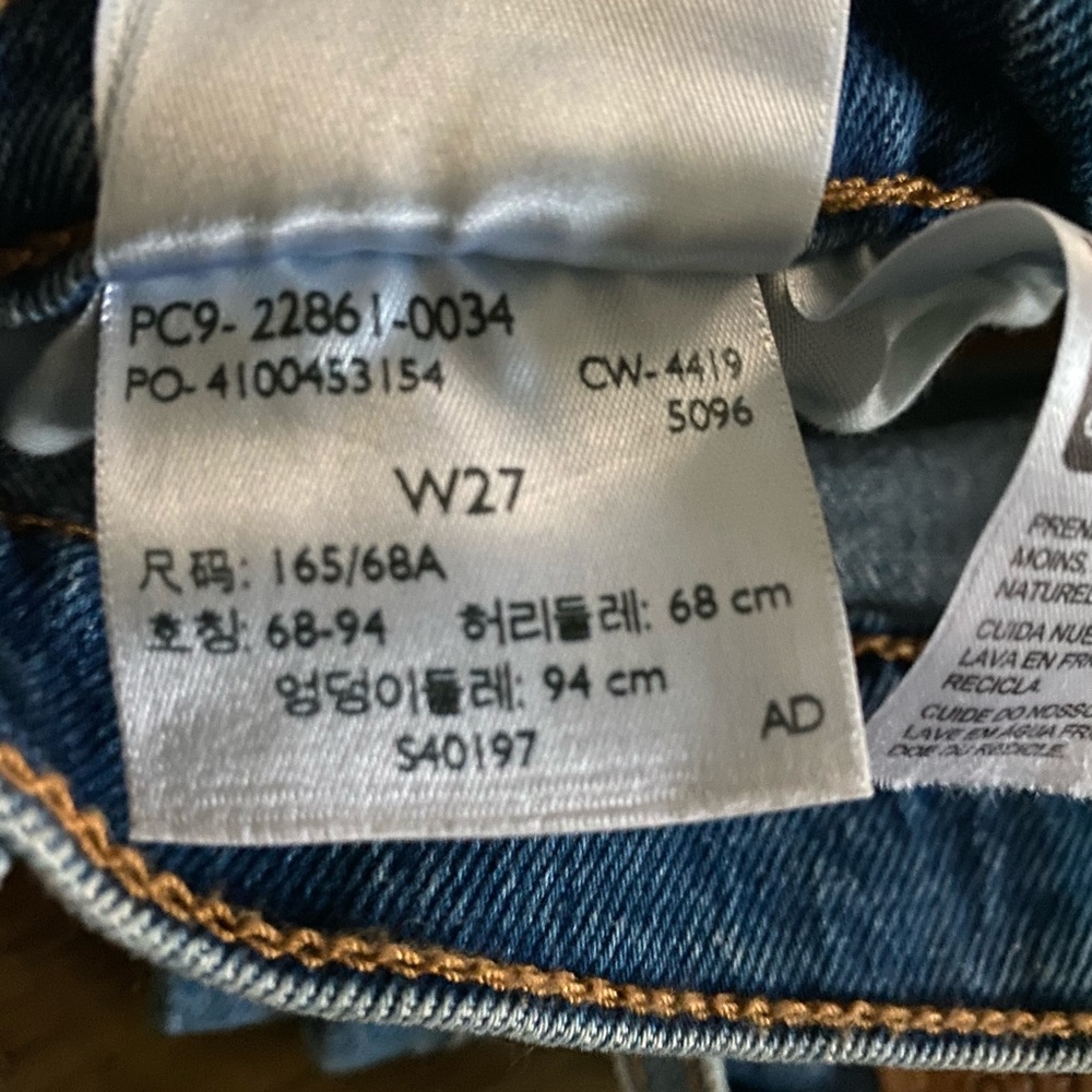 Levi’s Wedgie Icon Fit high rise tapered jeans - Picture 11 of 11